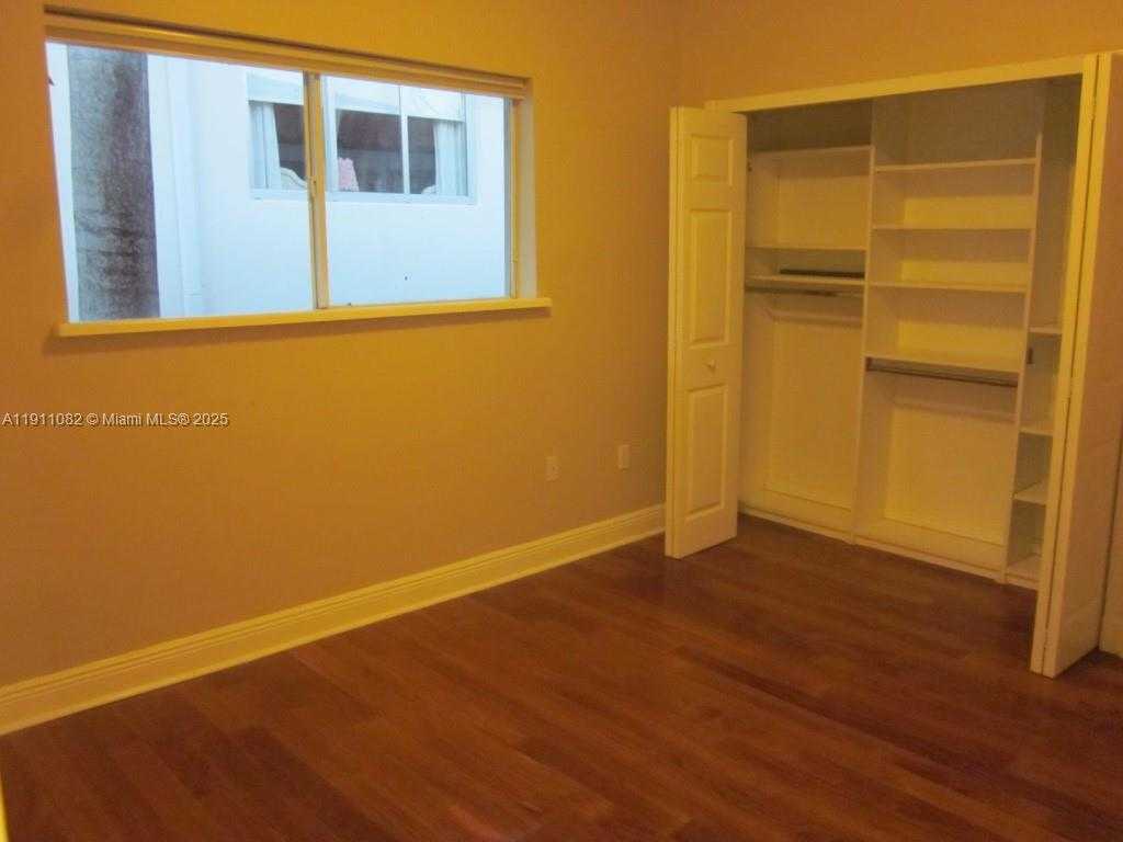 Small Image of 2920 CATALINA ST #2920, Miami Number 22