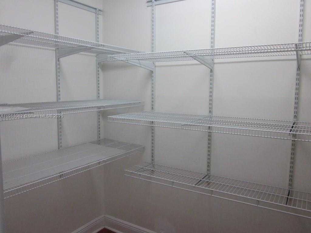 Small Image of 2920 CATALINA ST #2920, Miami Number 25