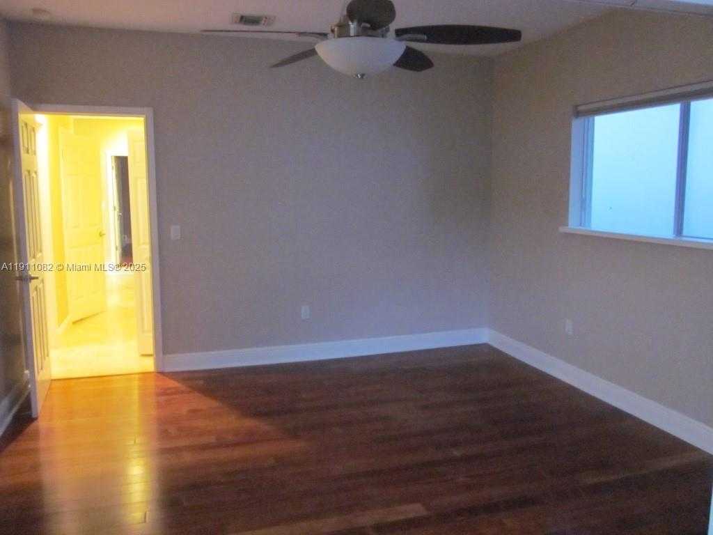 Small Image of 2920 CATALINA ST #2920, Miami Number 27