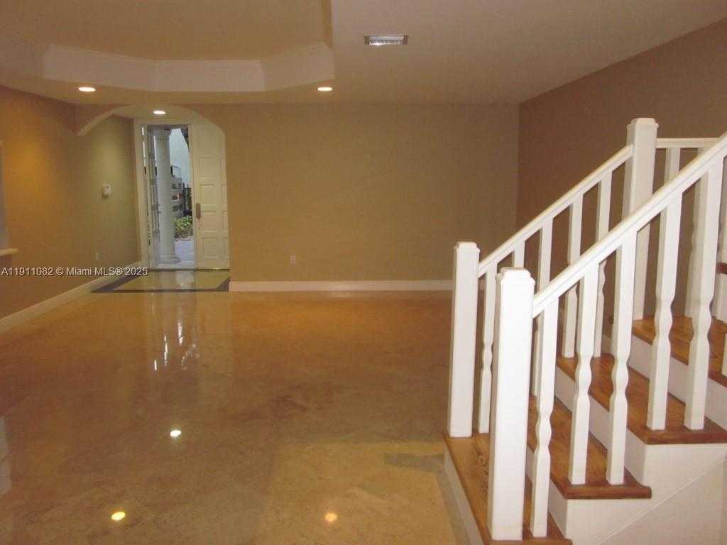 Small Image of 2920 CATALINA ST #2920, Miami Number 7