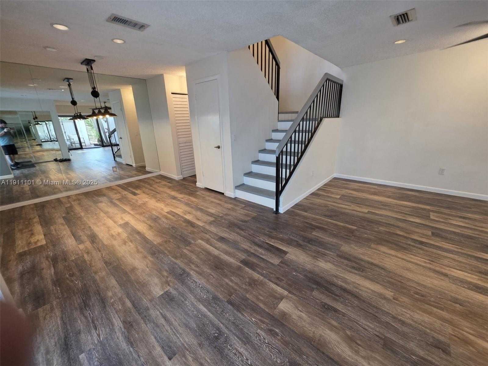 Small Image of 20900 LEEWARD CT #213-1, Aventura Number 13