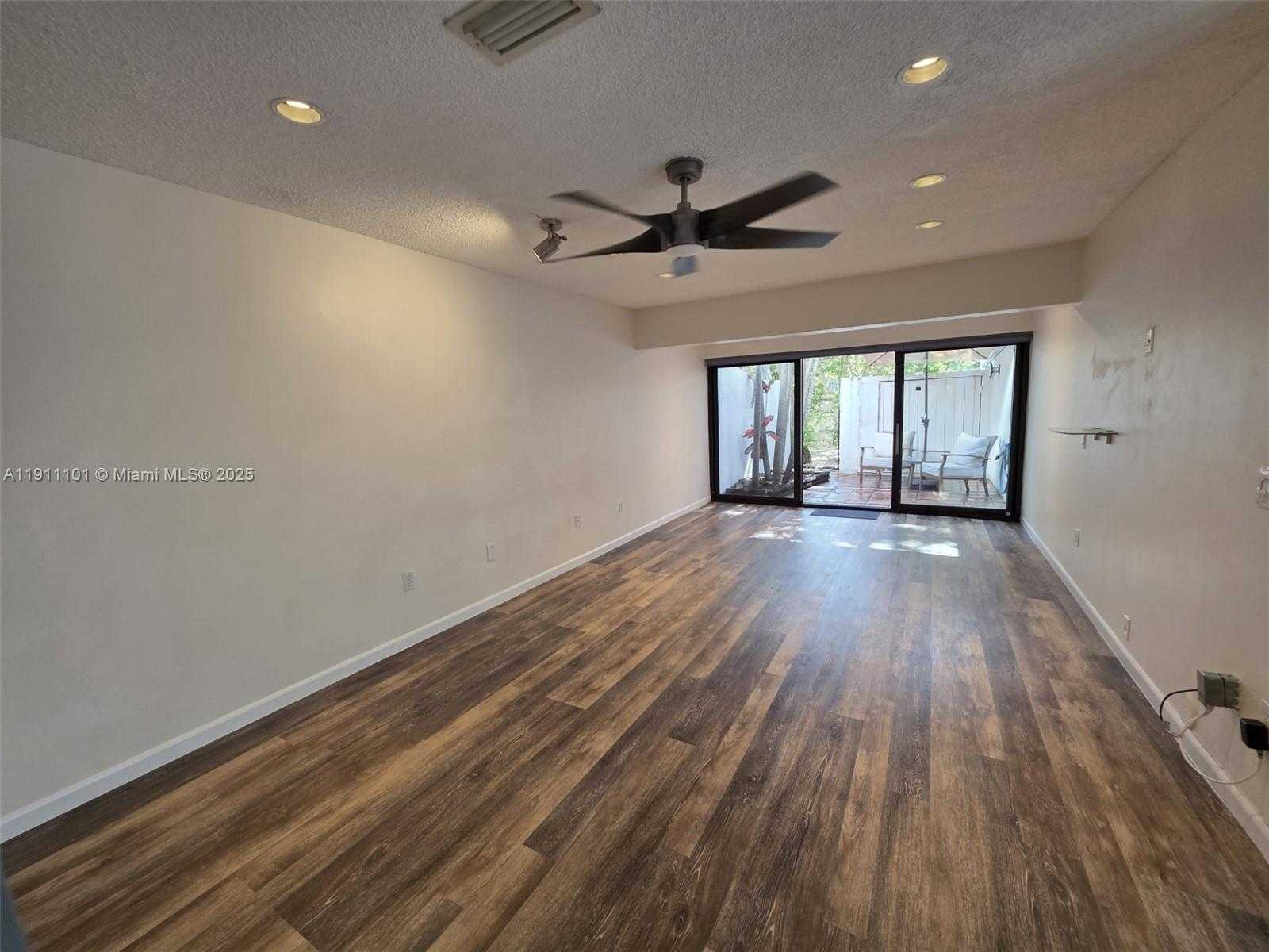 Small Image of 20900 LEEWARD CT #213-1, Aventura Number 15