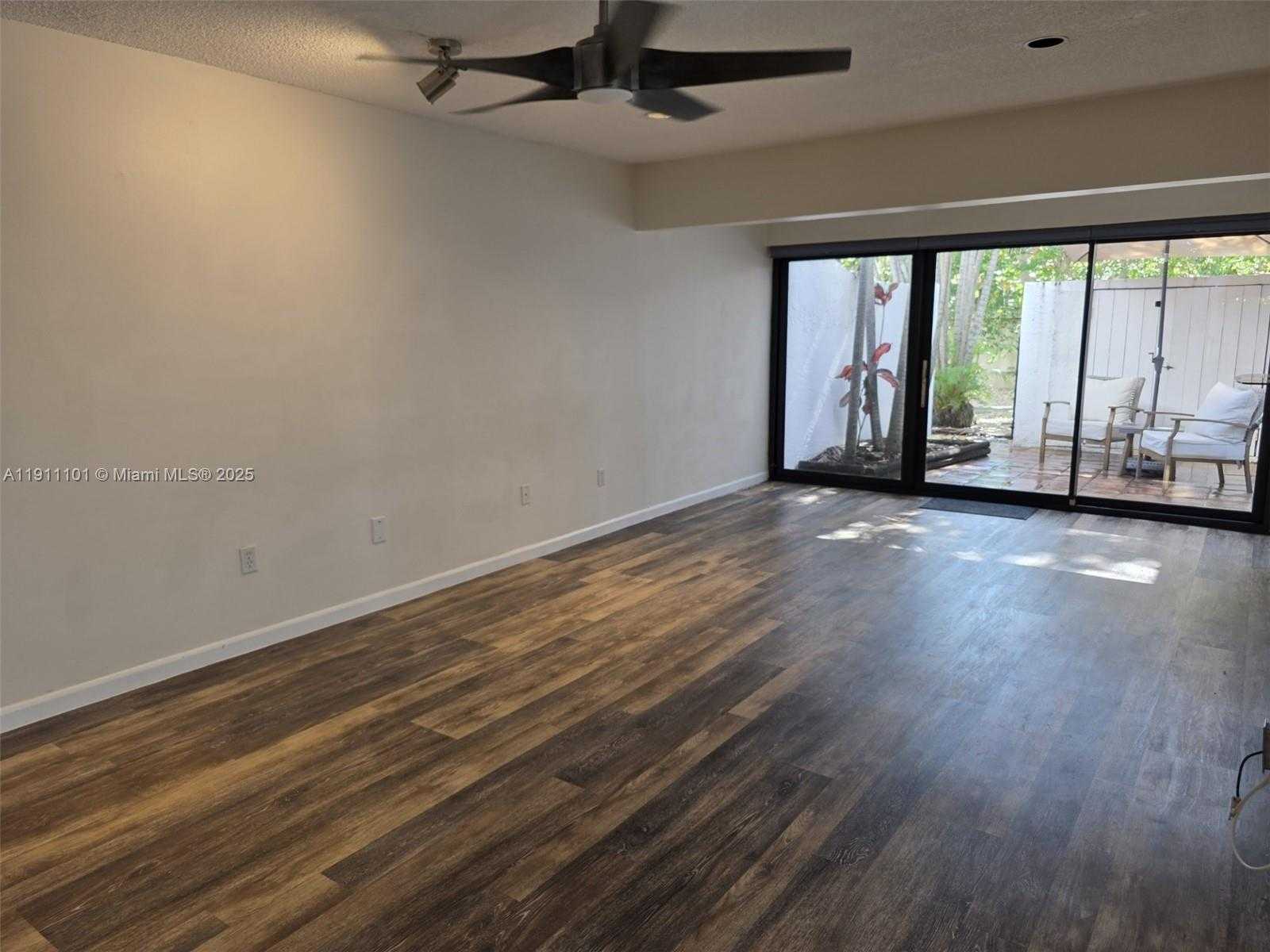 Small Image of 20900 LEEWARD CT #213-1, Aventura Number 17