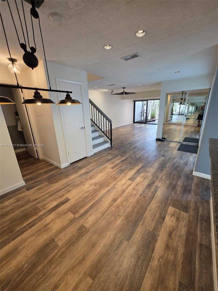 Small Image of 20900 LEEWARD CT #213-1, Aventura Number 18