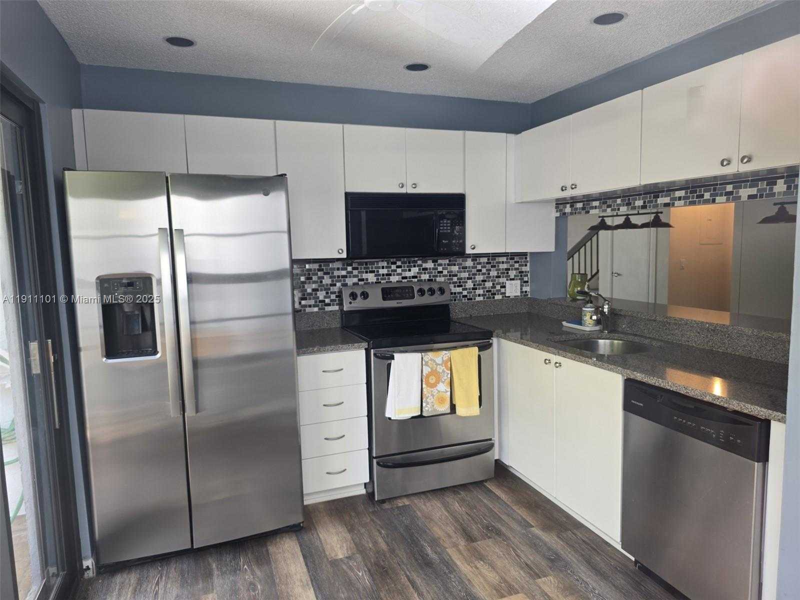 Small Image of 20900 LEEWARD CT #213-1, Aventura Number 2