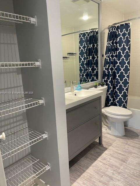 Small Image of 20900 LEEWARD CT #213-1, Aventura Number 25