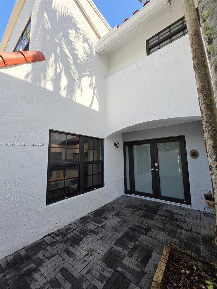 Small Image of 20900 LEEWARD CT #213-1, Aventura Number 34