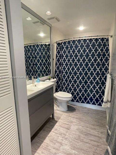 Small Image of 20900 LEEWARD CT #213-1, Aventura Number 4