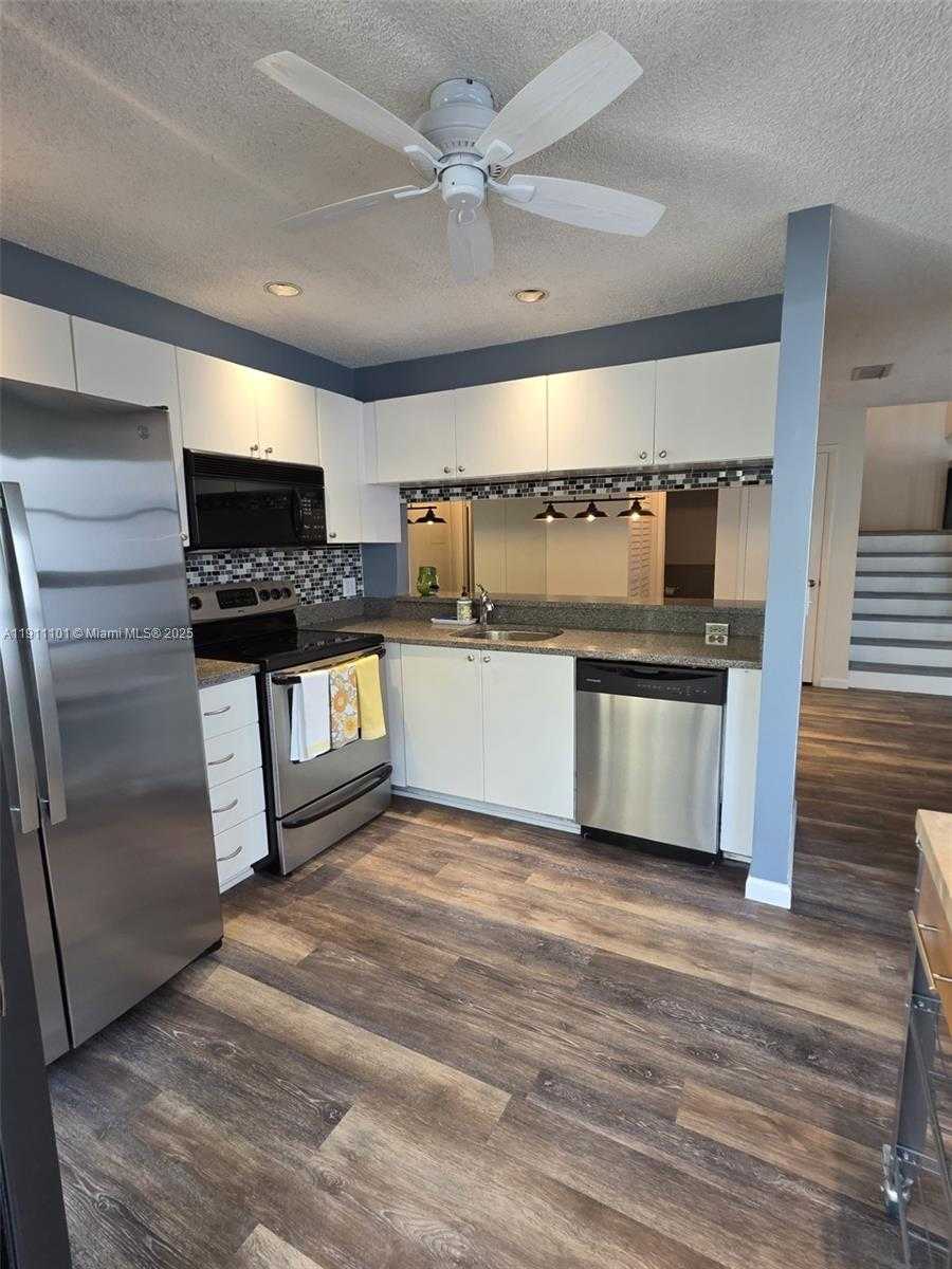 Small Image of 20900 LEEWARD CT #213-1, Aventura Number 9