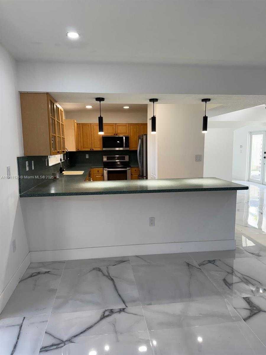 Small Image of 14848 SOUTH WEST 180TH ST, Miami Number 3