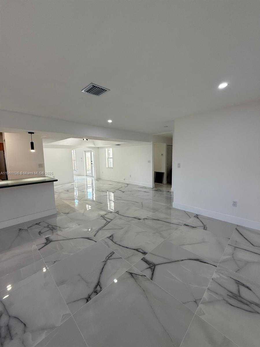 Small Image of 14848 SOUTH WEST 180TH ST, Miami Number 4