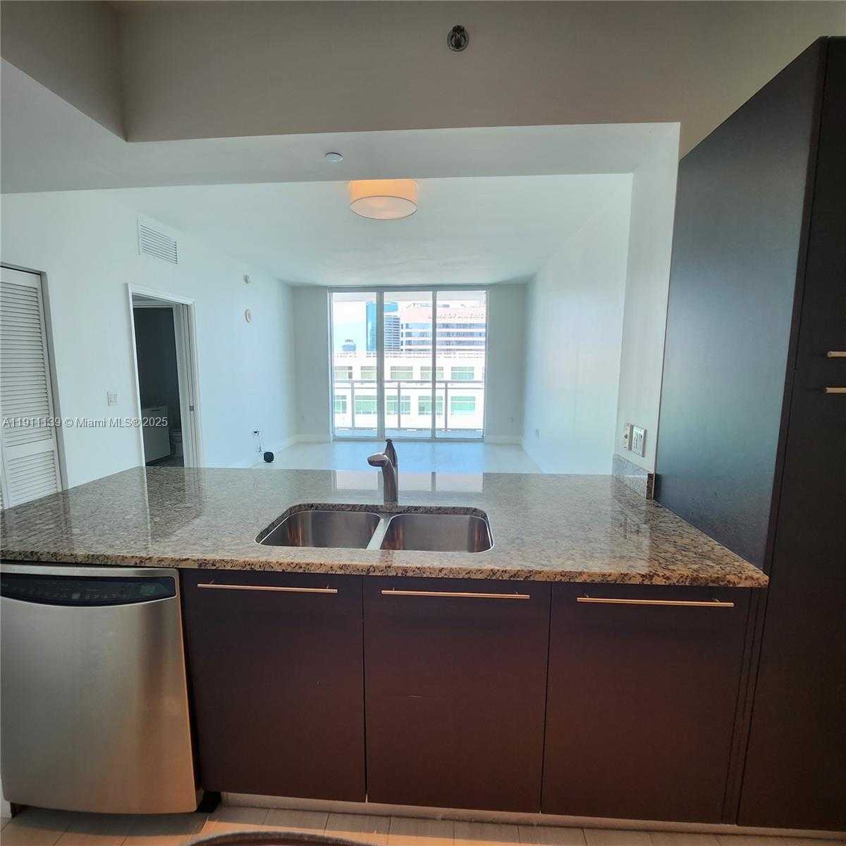 Small Image of 950 BRICKELL BAY DR #3702, Miami Number 10