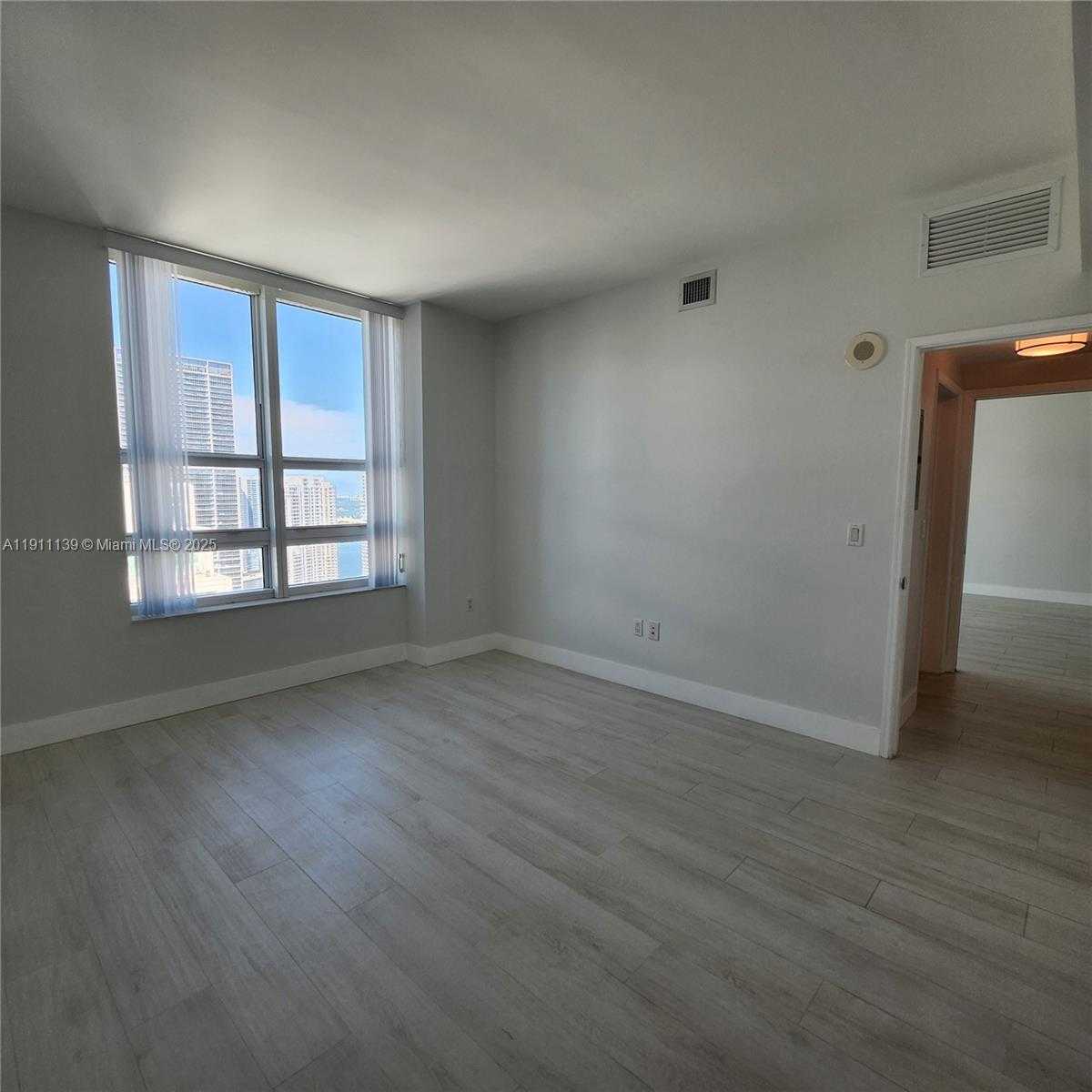 Small Image of 950 BRICKELL BAY DR #3702, Miami Number 11