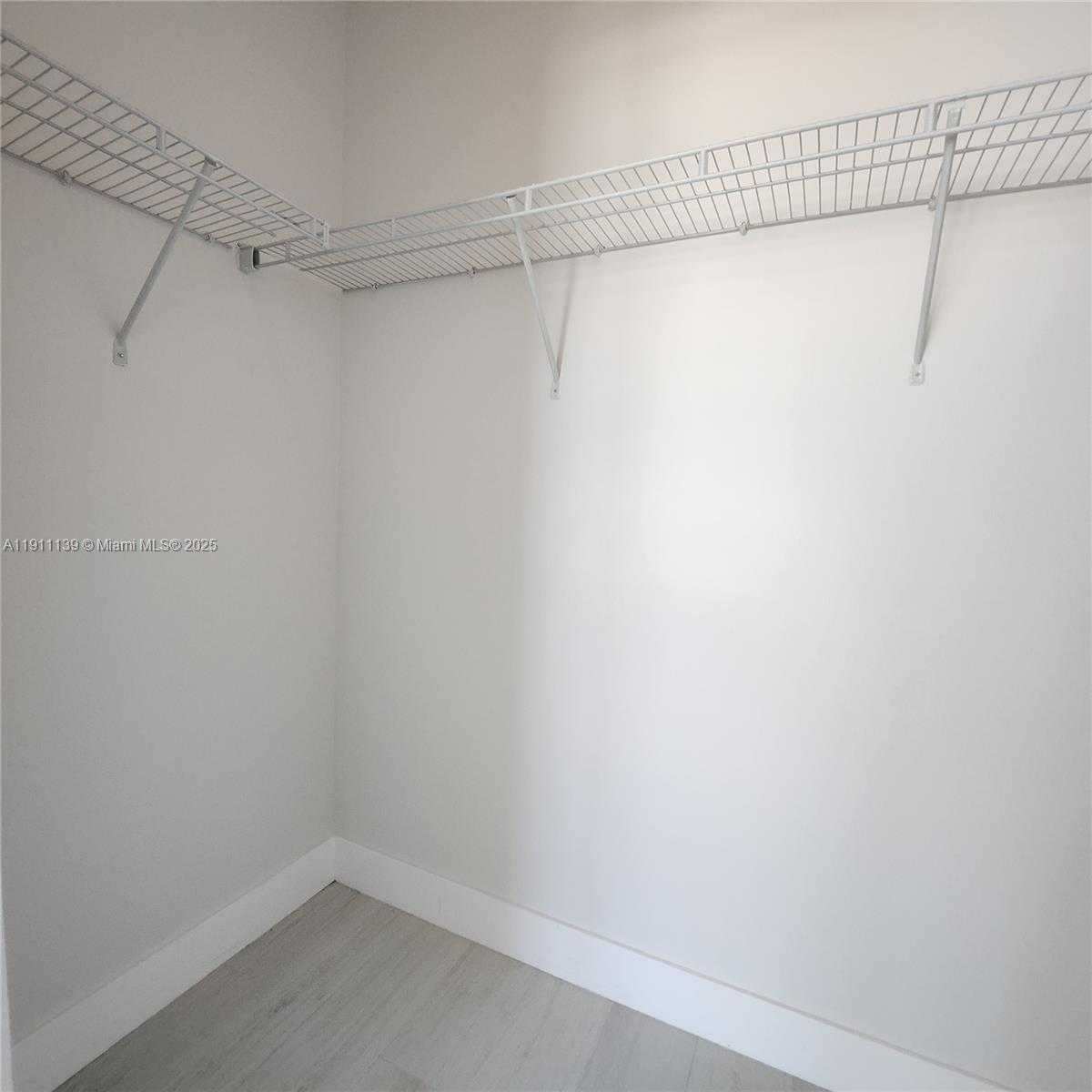 Small Image of 950 BRICKELL BAY DR #3702, Miami Number 15