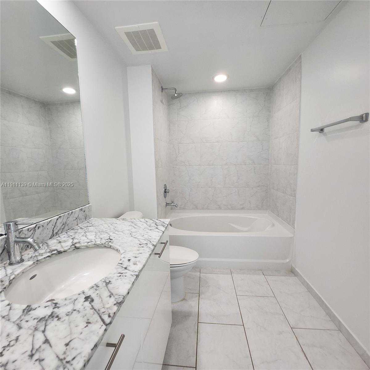 Small Image of 950 BRICKELL BAY DR #3702, Miami Number 16