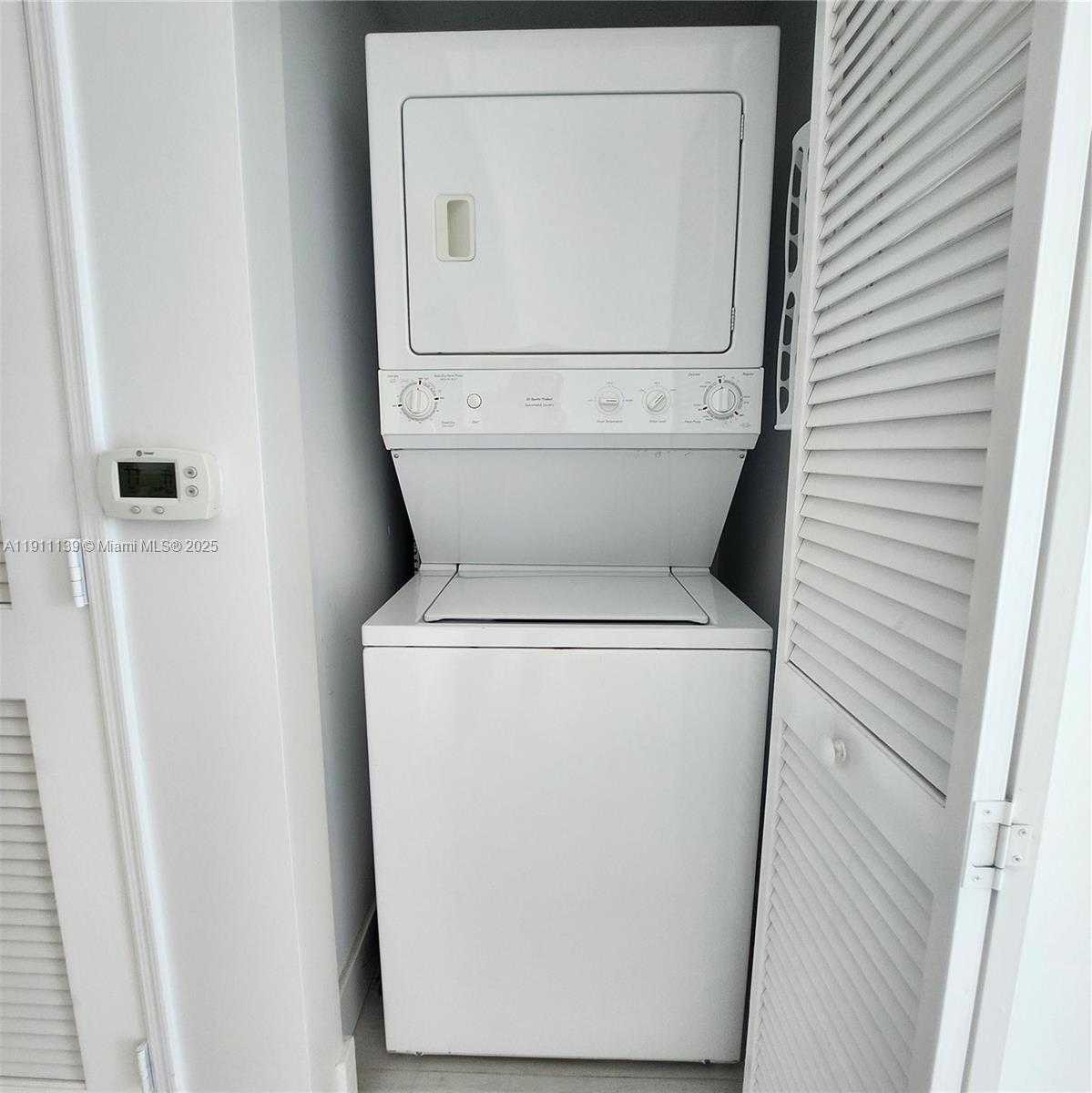 Small Image of 950 BRICKELL BAY DR #3702, Miami Number 17