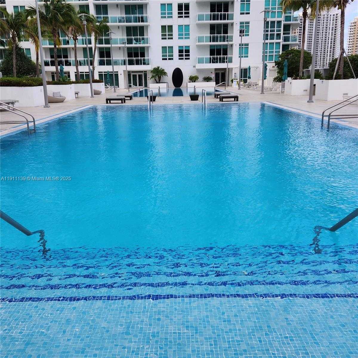 Small Image of 950 BRICKELL BAY DR #3702, Miami Number 21