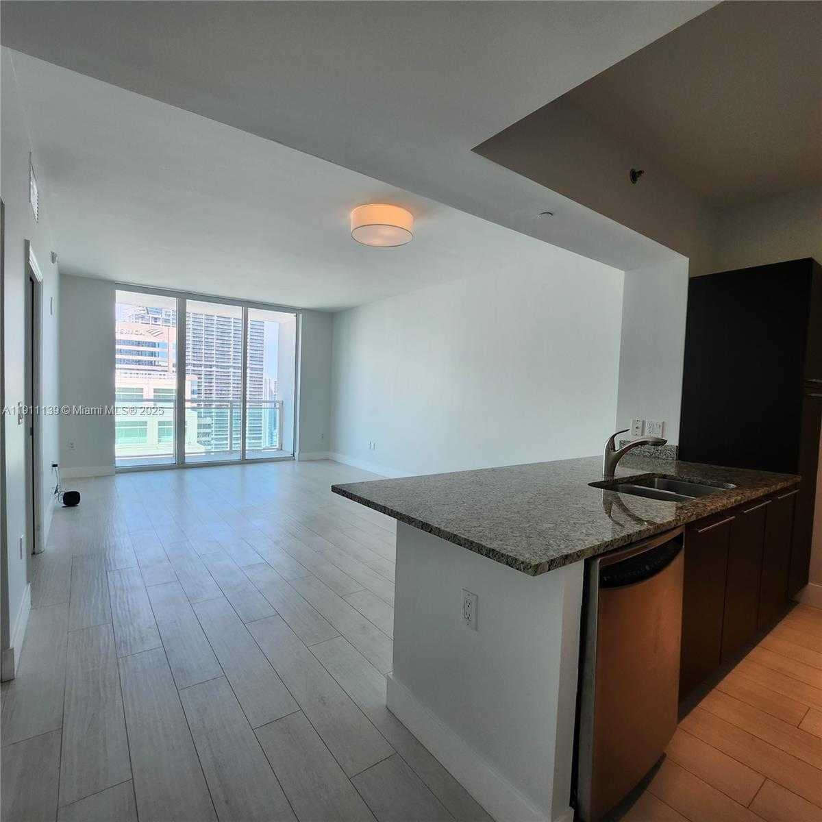 Small Image of 950 BRICKELL BAY DR #3702, Miami Number 5