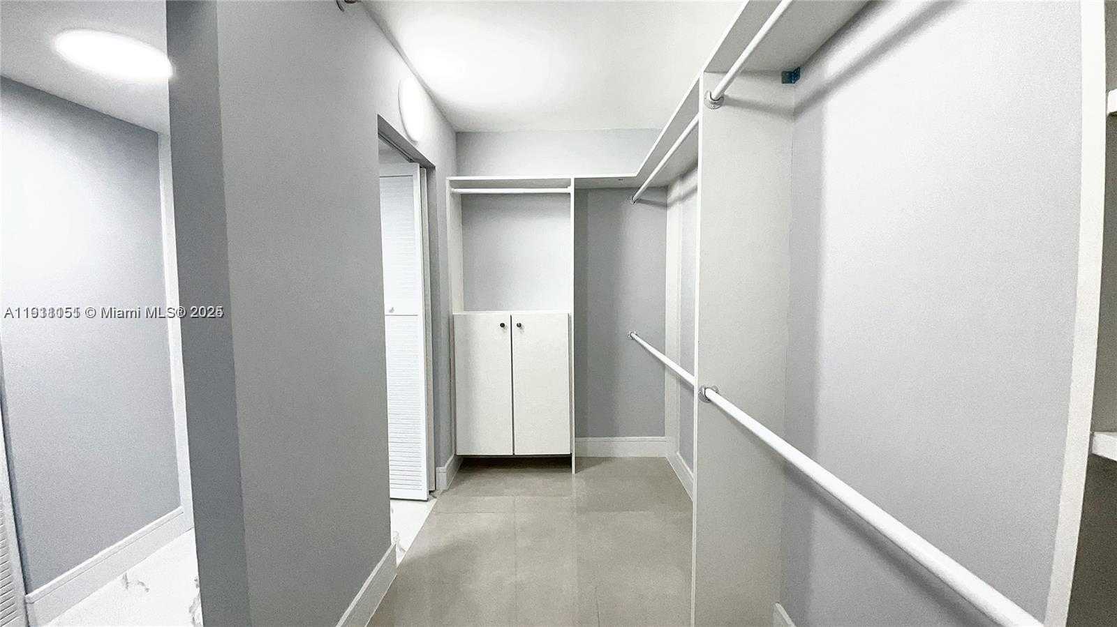 Small Image of 1717 NORTH BAYSHORE DR #A-1950, Miami Number 10