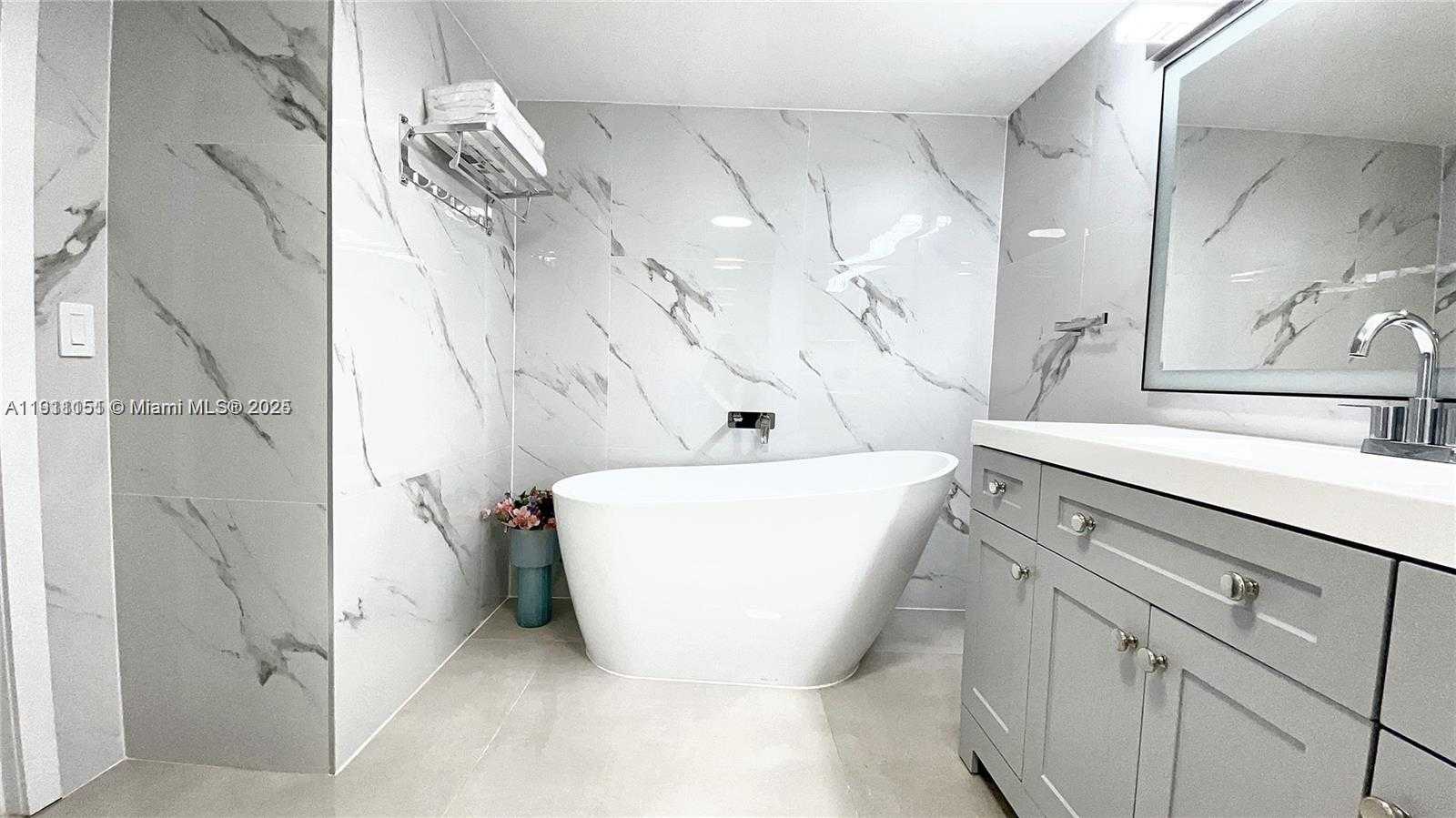 Small Image of 1717 NORTH BAYSHORE DR #A-1950, Miami Number 14