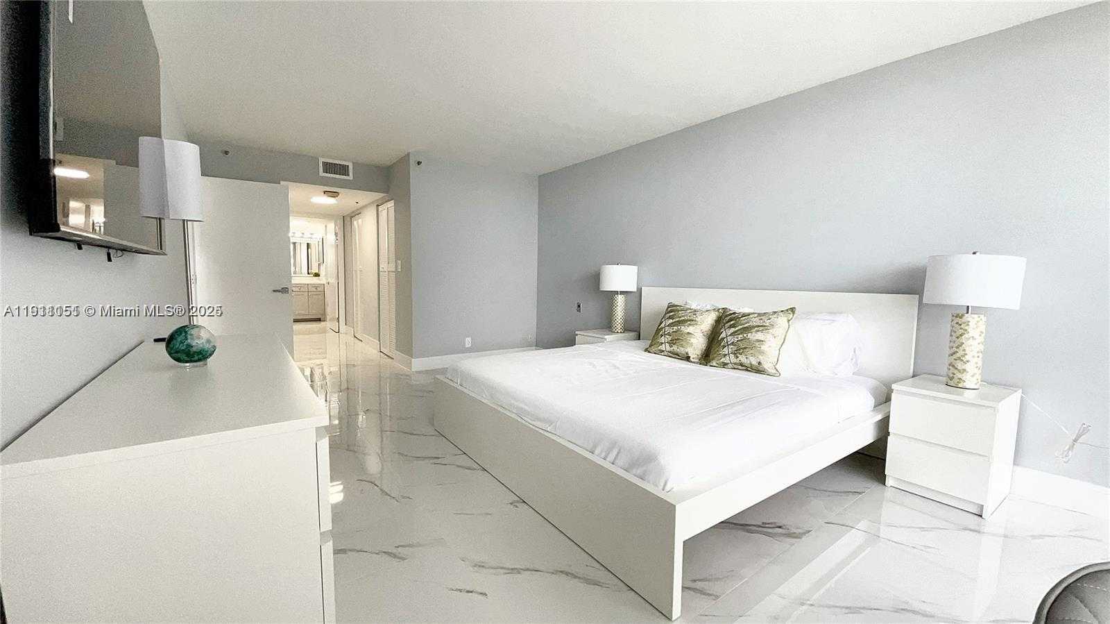 Small Image of 1717 NORTH BAYSHORE DR #A-1950, Miami Number 16