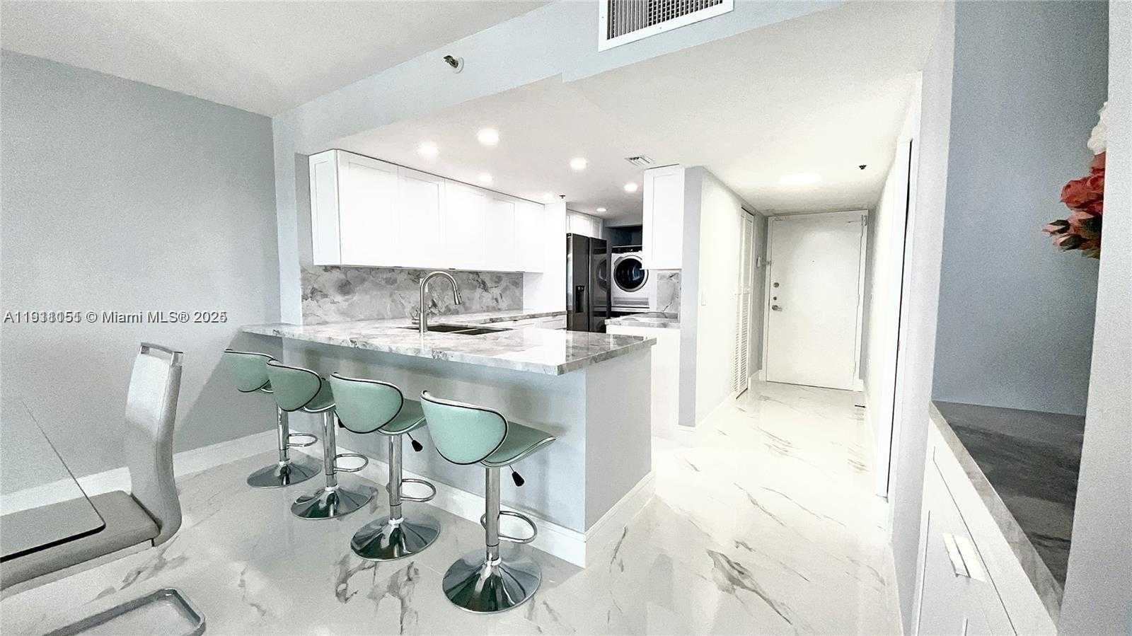 Small Image of 1717 NORTH BAYSHORE DR #A-1950, Miami Number 18