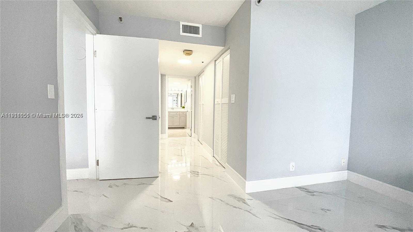 Small Image of 1717 NORTH BAYSHORE DR #A-1950, Miami Number 19