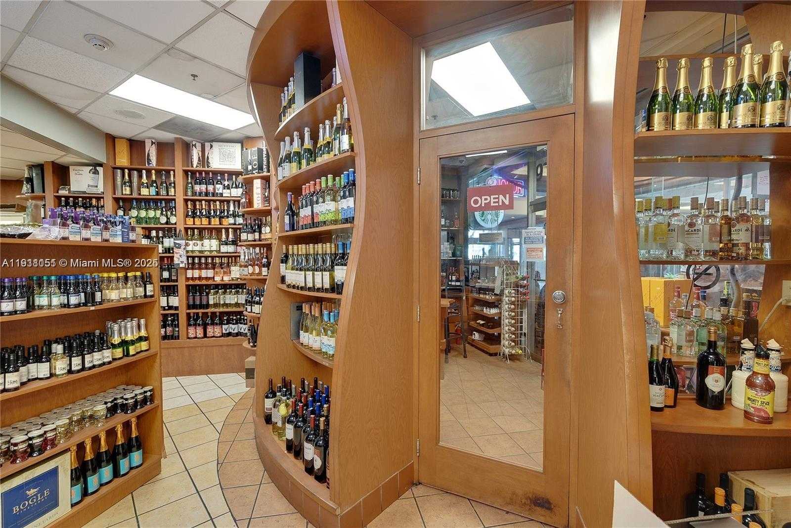 Small Image of 1717 NORTH BAYSHORE DR #A-1950, Miami Number 30