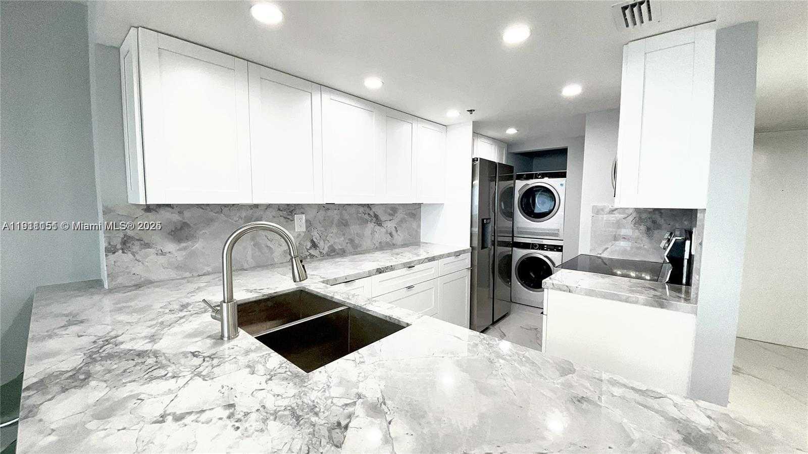 Small Image of 1717 NORTH BAYSHORE DR #A-1950, Miami Number 6