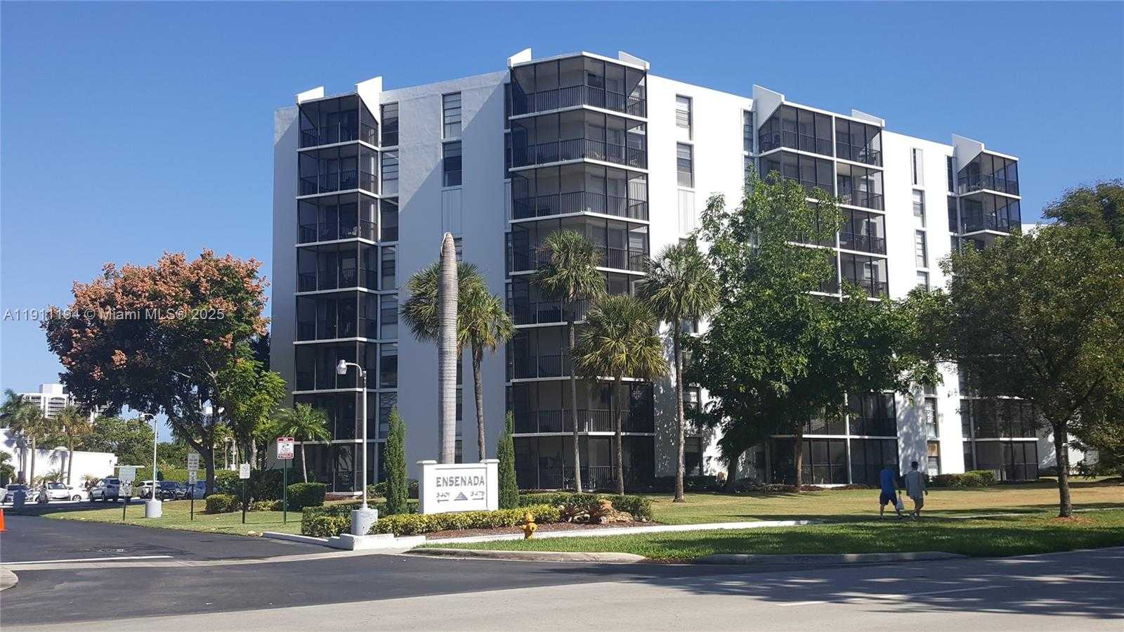 Small Image of 3401 NORTH COUNTRY CLUB DR #412, Aventura Number 11