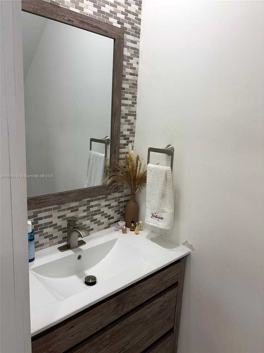 Small Image of 3690 NORTH EAST 167TH ST #34, North Miami Beach Number 6