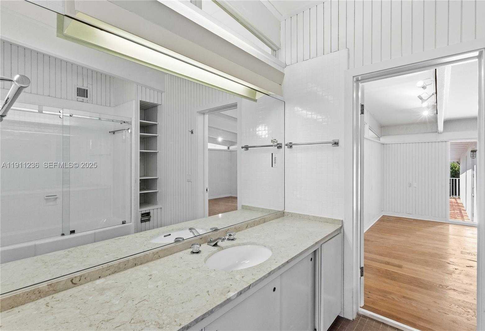 Small Image of 4 HARBOR PT, Key Biscayne Number 19