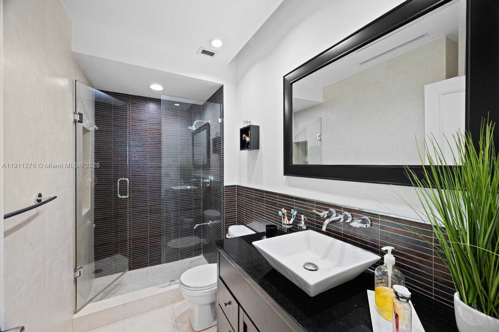 Small Image of 5701 COLLINS AVE #PH01, Miami Beach Number 11