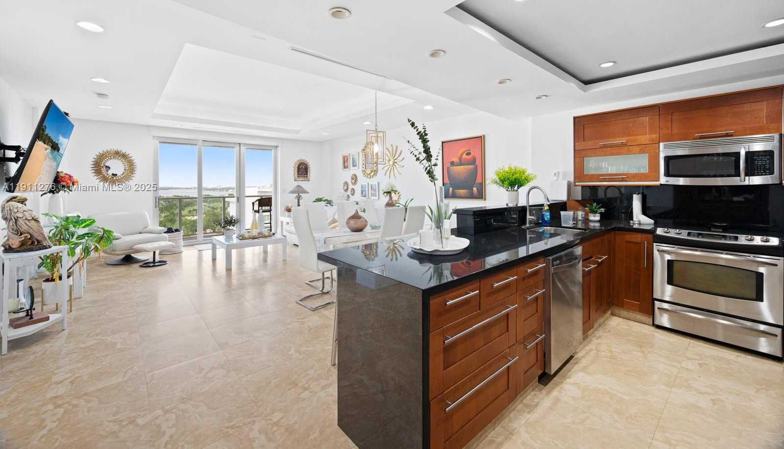 Small Image of 5701 COLLINS AVE #PH01, Miami Beach Number 2