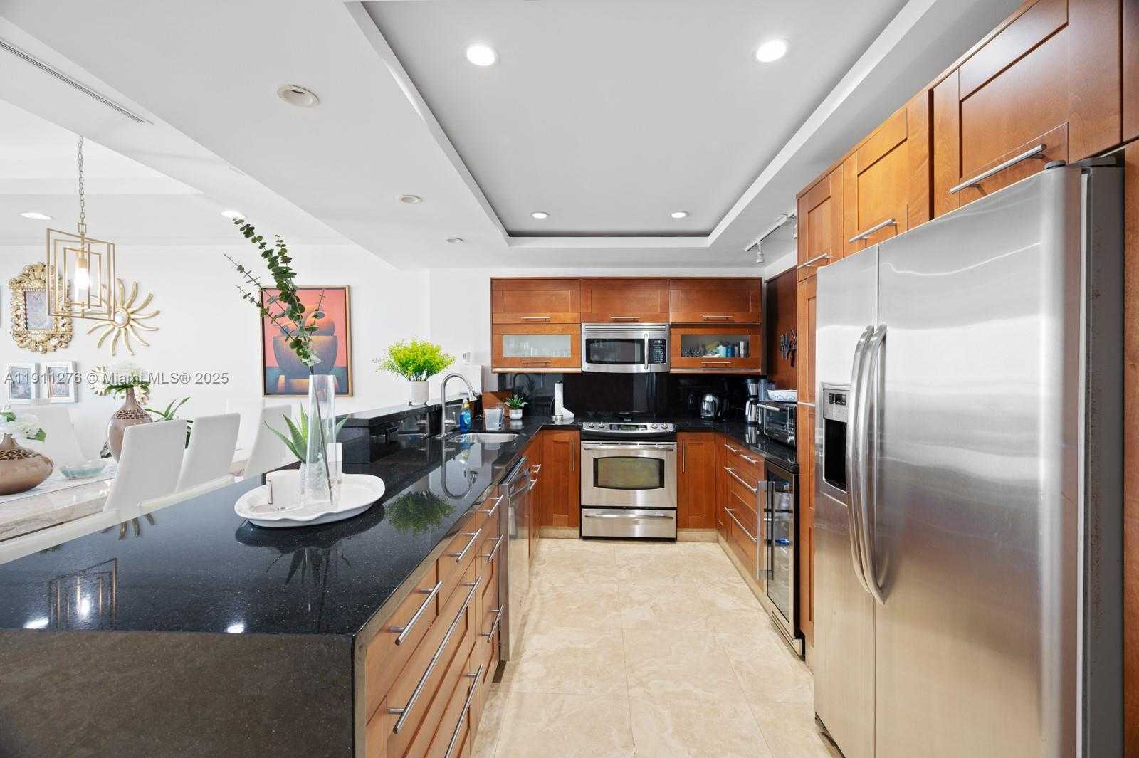 Small Image of 5701 COLLINS AVE #PH01, Miami Beach Number 3