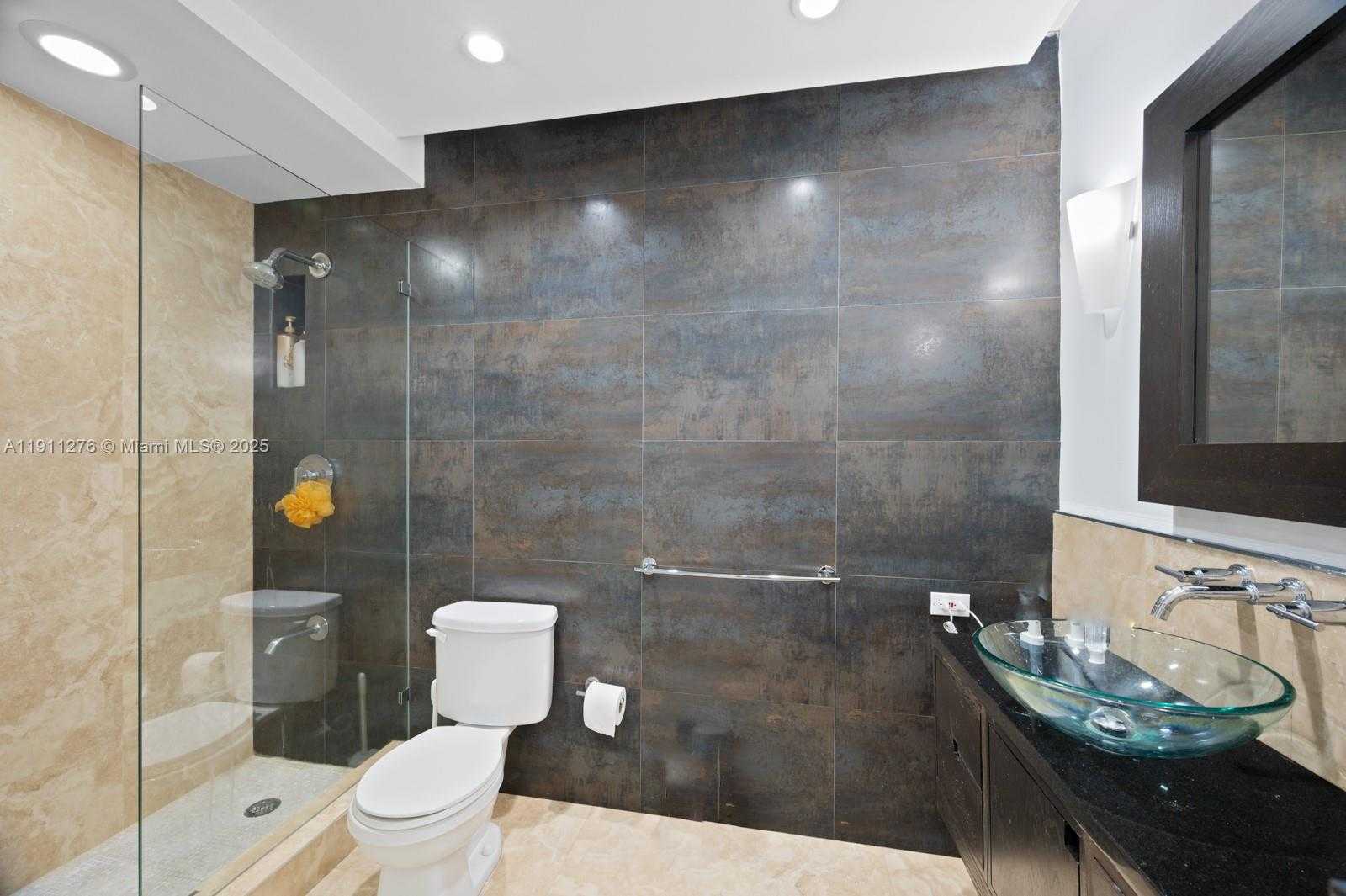 Small Image of 5701 COLLINS AVE #PH01, Miami Beach Number 9