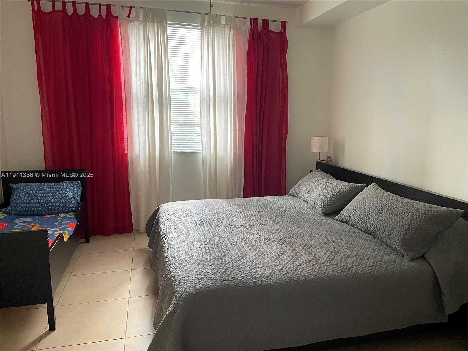 Imagen de Pequeño Objeto