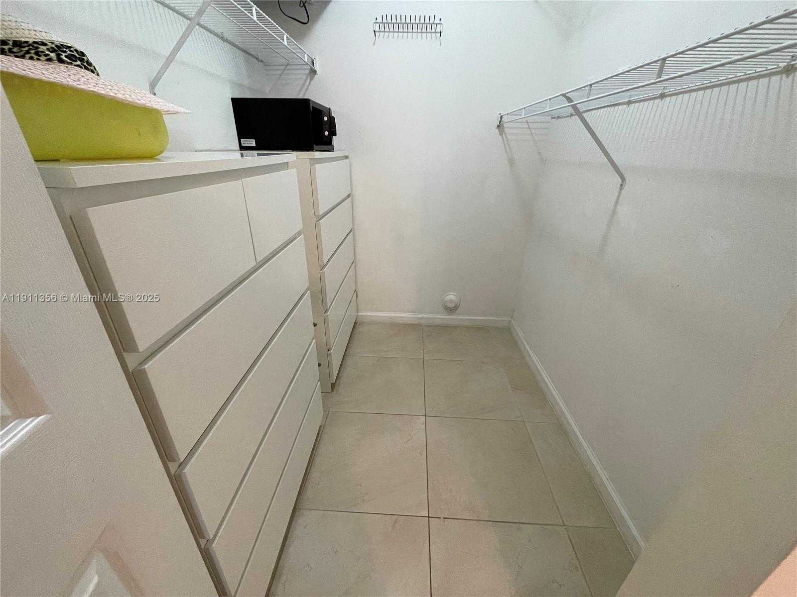 Imagen de Pequeño Objeto