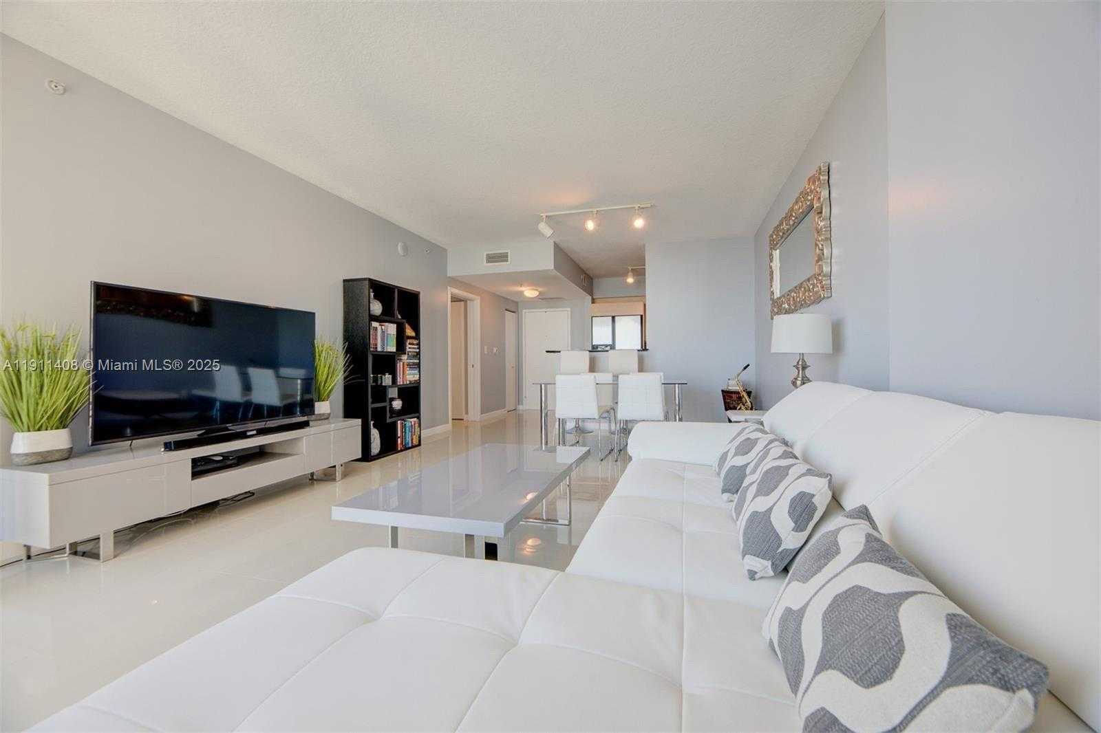 Small Image of 325 SOUTH BISCAYNE BLVD #3916, Miami Number 16