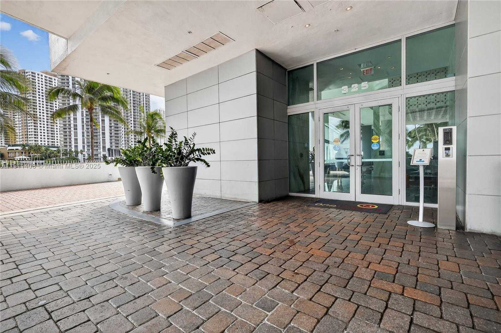 Small Image of 325 SOUTH BISCAYNE BLVD #3916, Miami Number 23