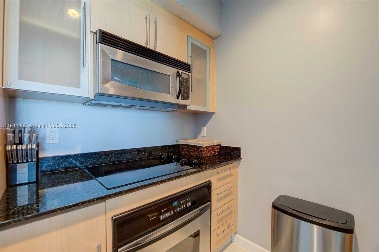 Small Image of 325 SOUTH BISCAYNE BLVD #3916, Miami Number 5