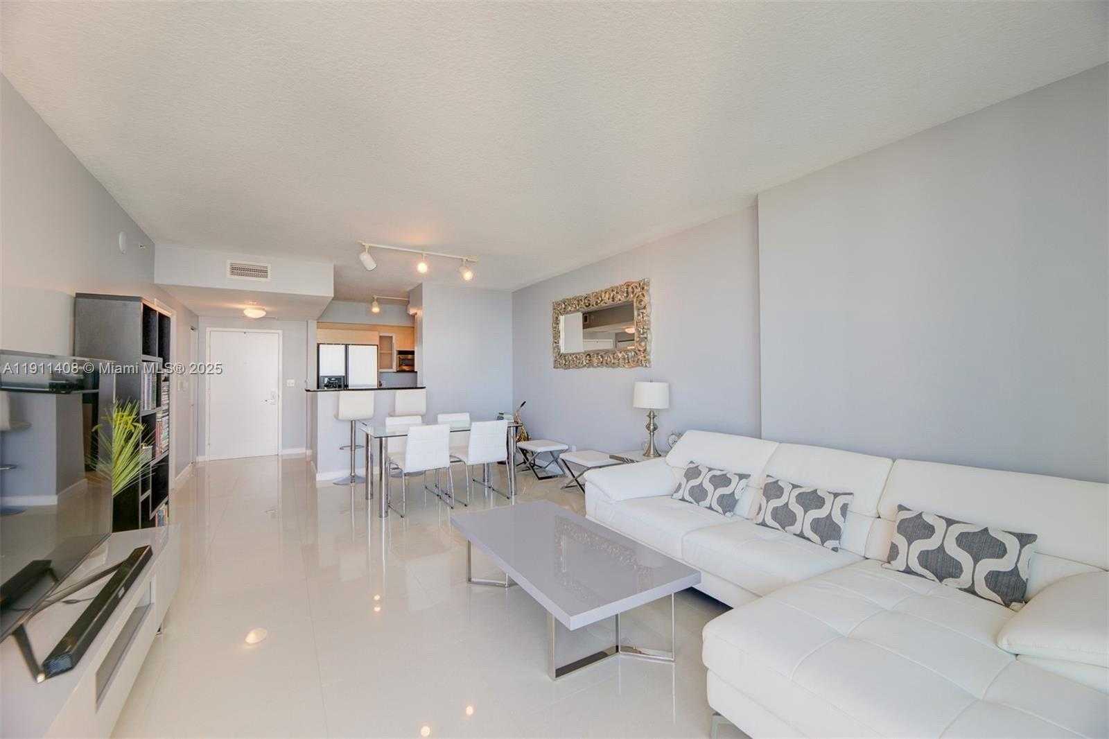 Small Image of 325 SOUTH BISCAYNE BLVD #3916, Miami Number 7