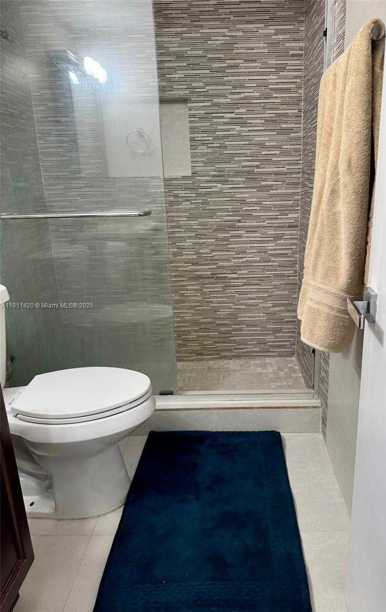 Small Image of 201 180TH DR #114, Sunny Isles Beach Number 9