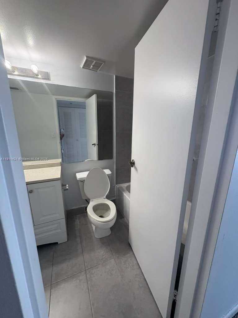 Small Image of 7601 EAST TREASURE DR #2317, North Bay Village Number 27