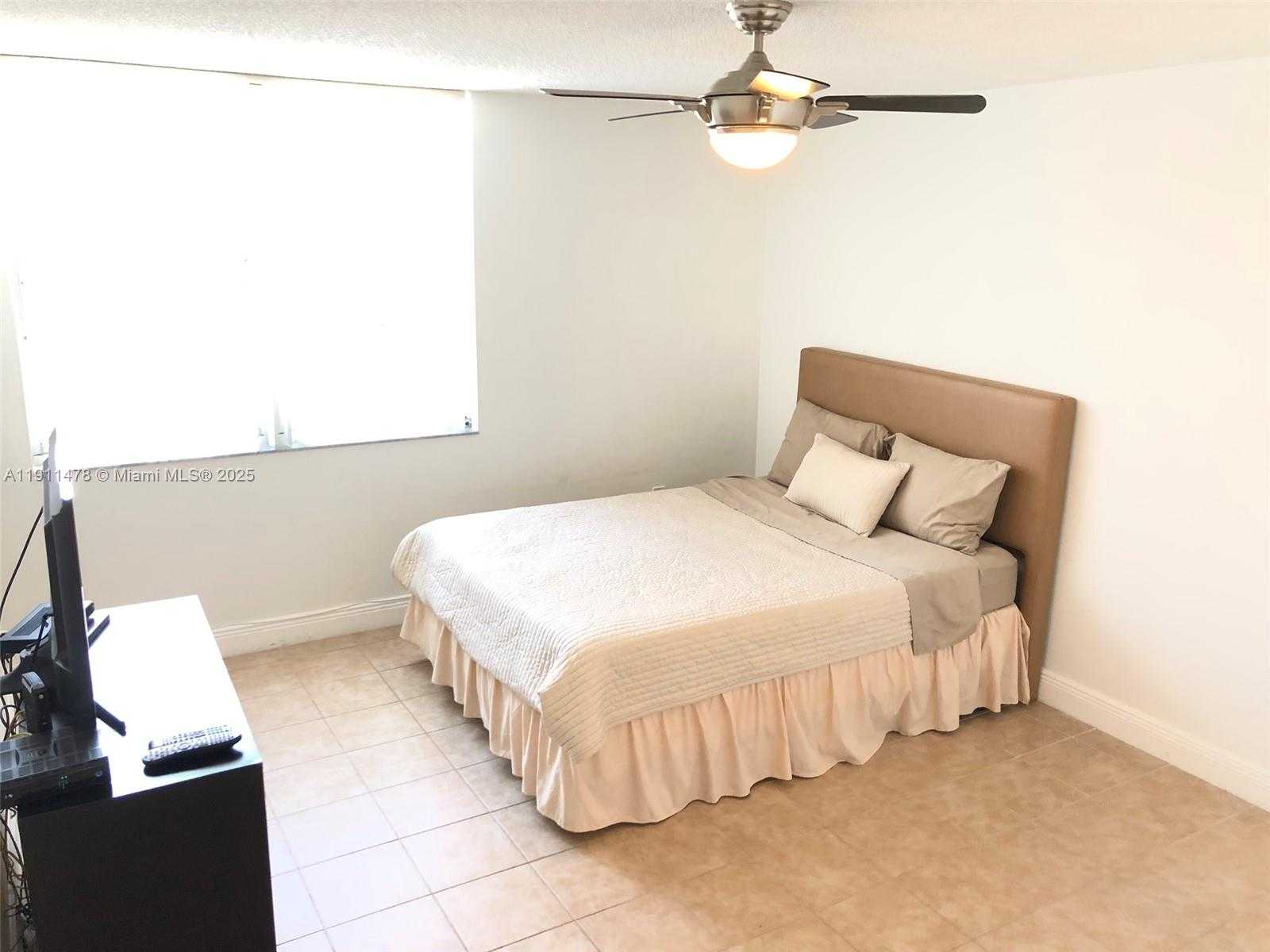 Small Image of 19655 EAST COUNTRY CLUB DR #6405, Aventura Number 19