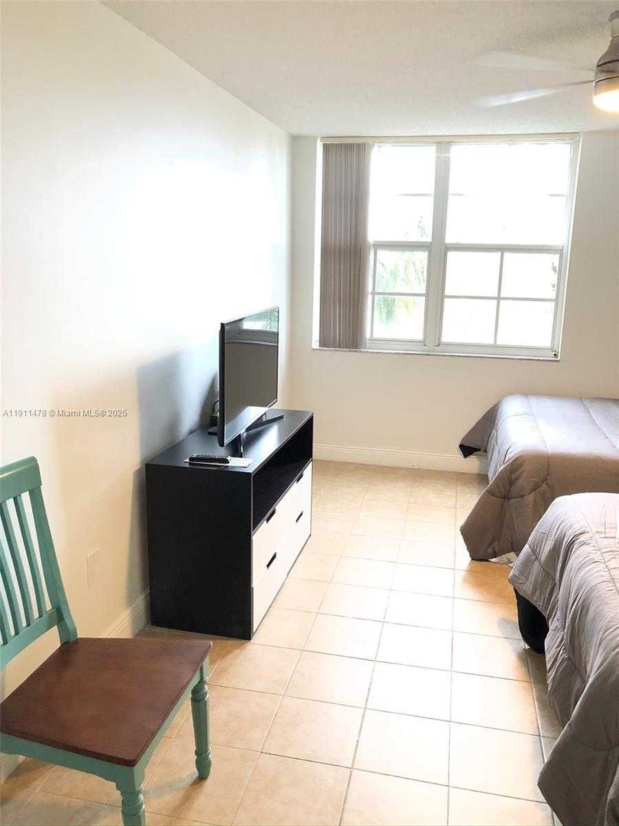 Small Image of 19655 EAST COUNTRY CLUB DR #6405, Aventura Number 31