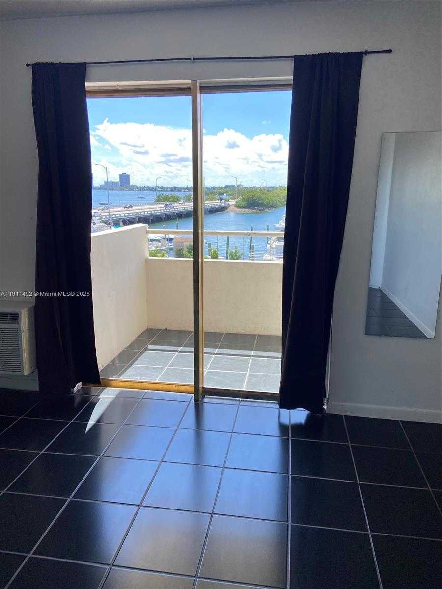 Small Image of 7904 WEST DR #204, North Bay Village Number 10