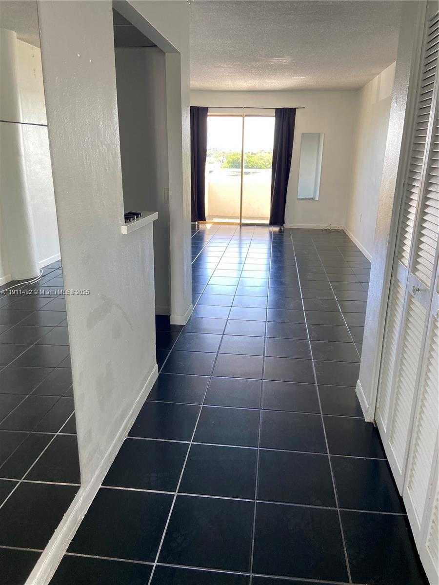 Small Image of 7904 WEST DR #204, North Bay Village Number 15