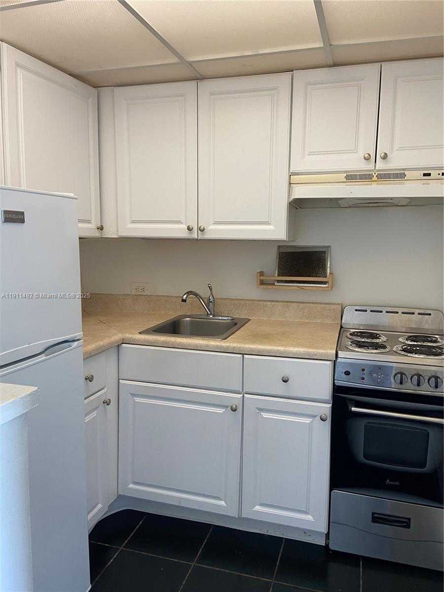 Small Image of 7904 WEST DR #204, North Bay Village Number 17