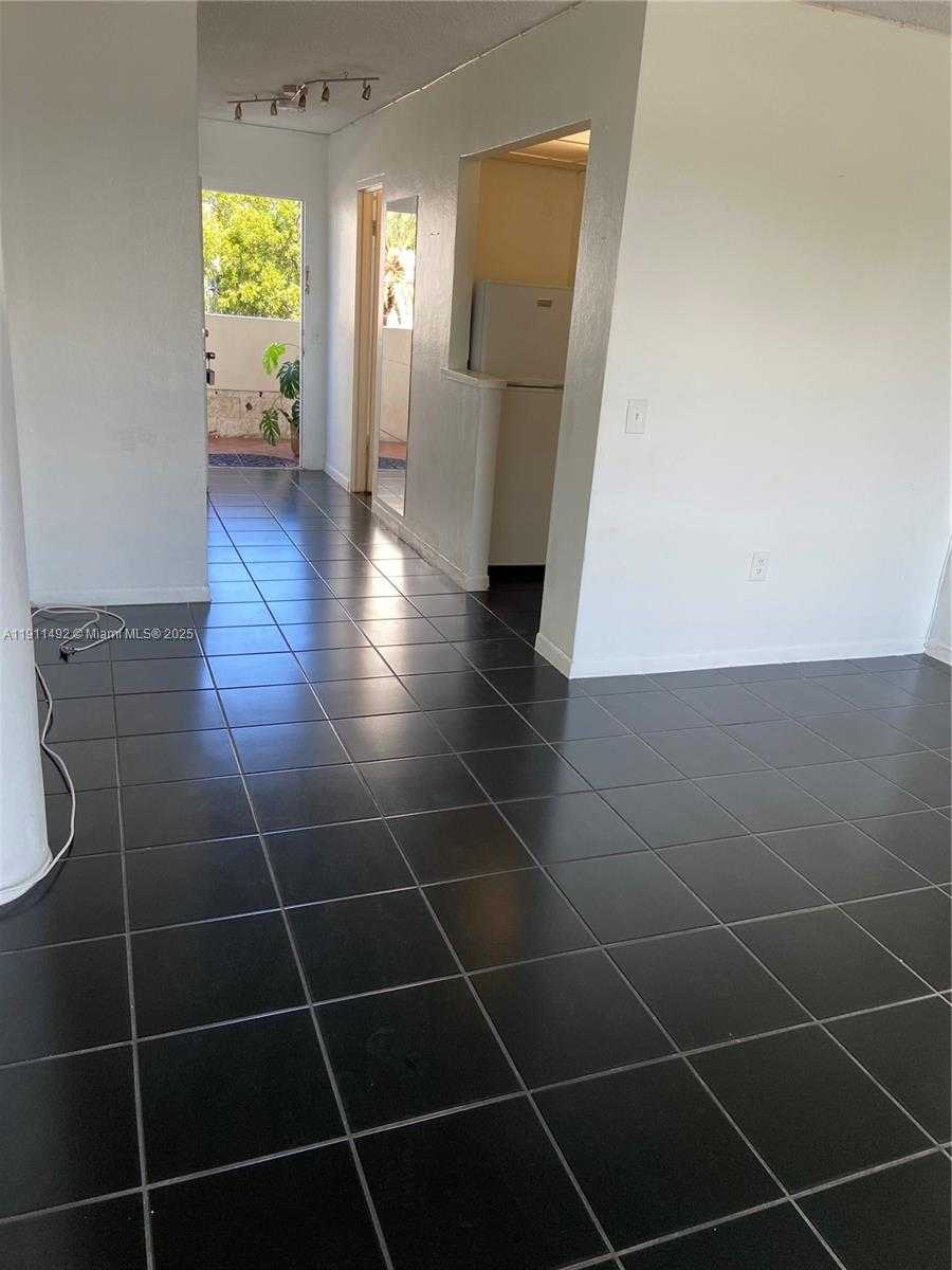 Small Image of 7904 WEST DR #204, North Bay Village Number 9